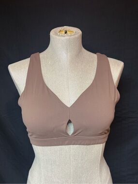 Seamless V-Neck Bralette with Front Keyhole - Brown